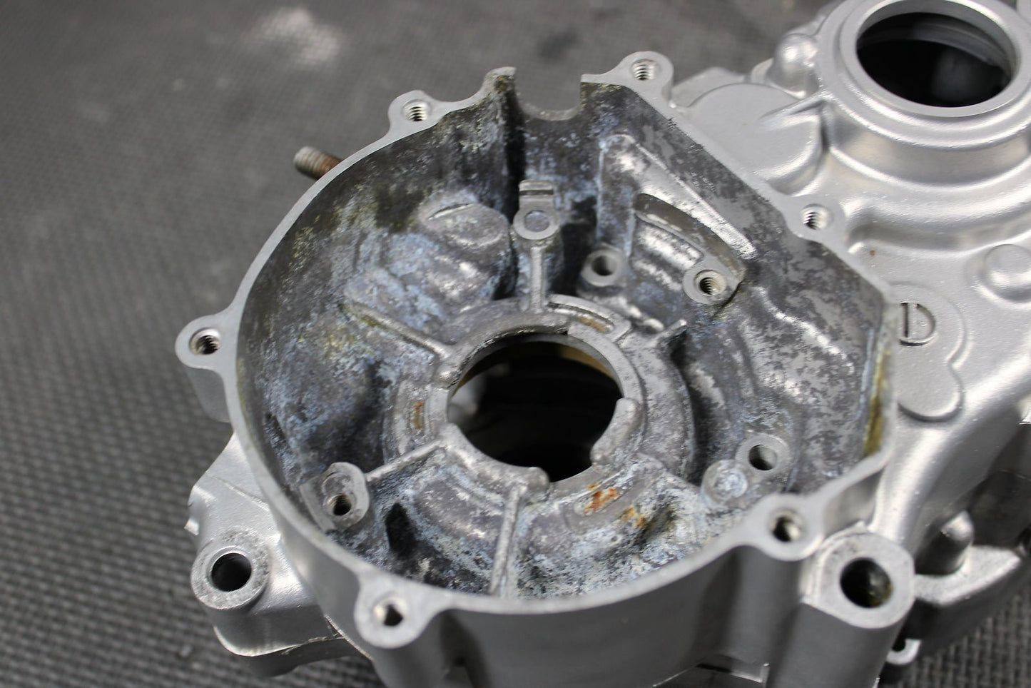 2001 KAWASAKI 01 - 05 KX100 KX85 OEM LEFT RIGHT ENGINE MOTOR CRANKCASE CRANK CASES - hggarage