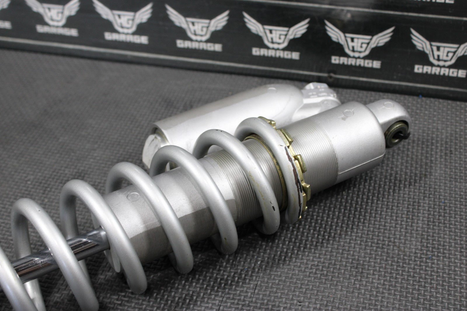 2005 YAMAHA YZ450F OEM REAR BACK SHOCK ABSORBER SUSPENSION 5XD - 22210 - 50 - 00 NICE! - hggarage