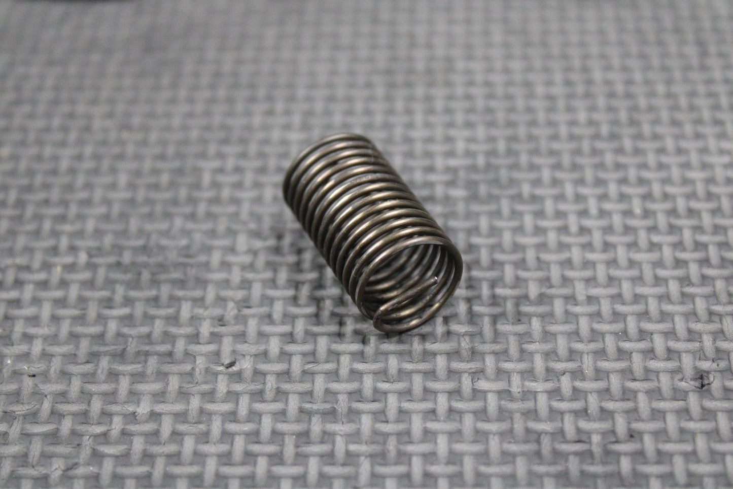 1999 SUZUKI RM250 OEM MODEL X EXHAUST POWER VALVE CAP COVERS SPRING 11257 - 37E30 - hggarage