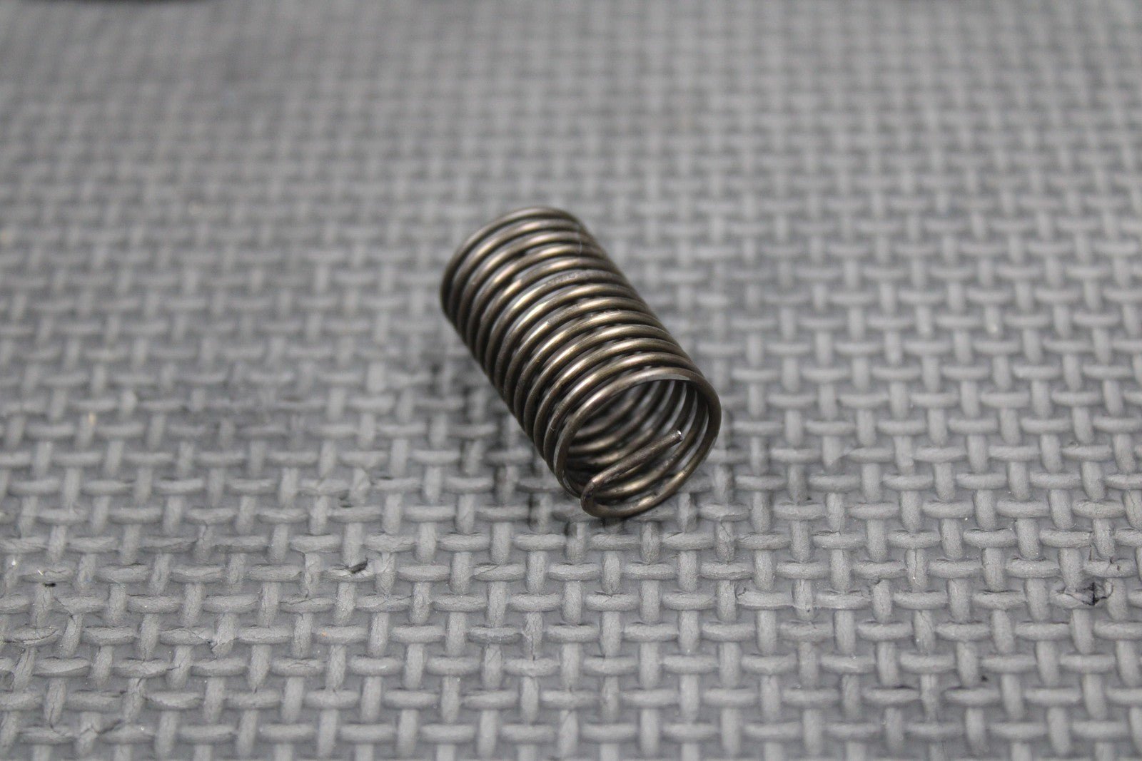 1999 SUZUKI RM250 OEM MODEL X EXHAUST POWER VALVE CAP COVERS SPRING 11257 - 37E30 - hggarage