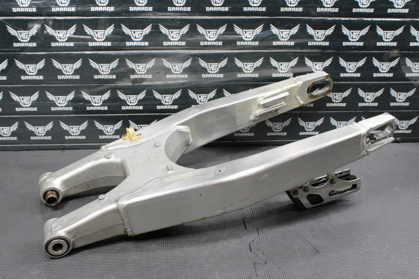 2006 HONDA CRF250R OEM SWINGARM SWING ARM SUSPENSION 52200 - KRN - 840 - hggarage