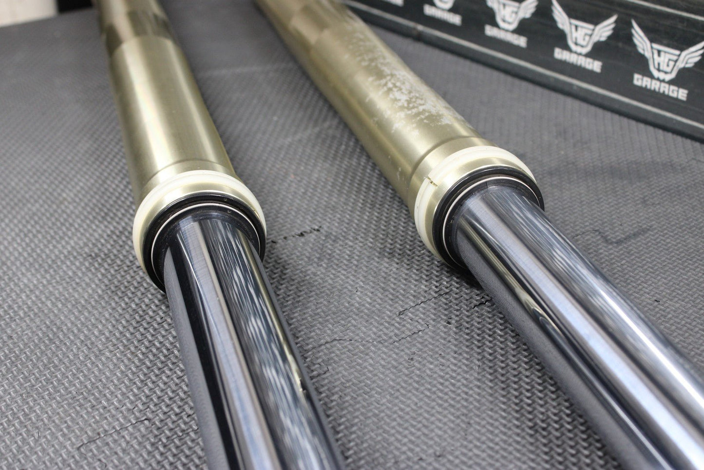 2005 YAMAHA YZ450F OEM RIGHT LEFT FRONT SUSPENSION FORKS SHOCKS 5XD - 23102 - 50 - 00 - hggarage