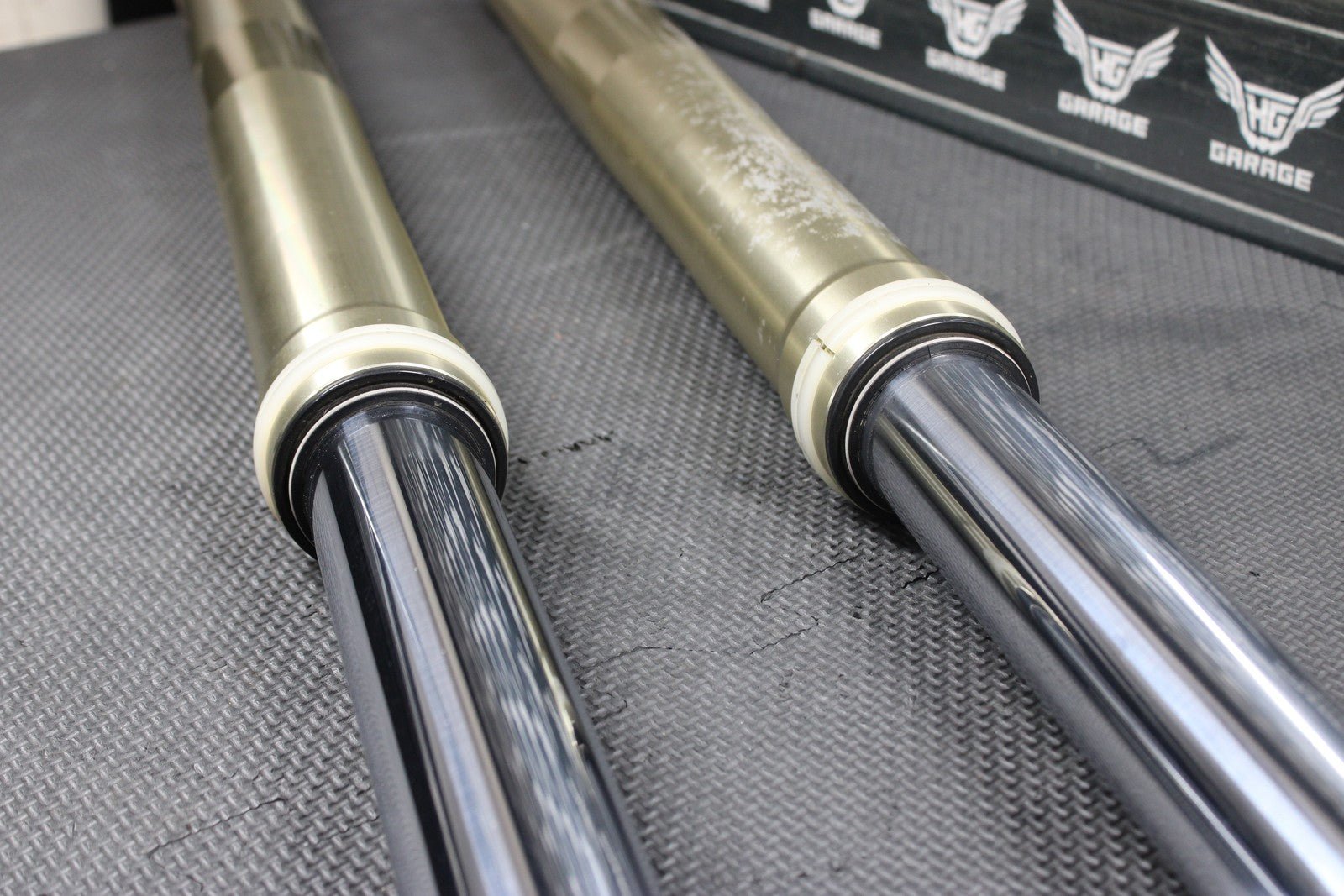 2005 YAMAHA YZ450F OEM RIGHT LEFT FRONT SUSPENSION FORKS SHOCKS 5XD - 23102 - 50 - 00 - hggarage