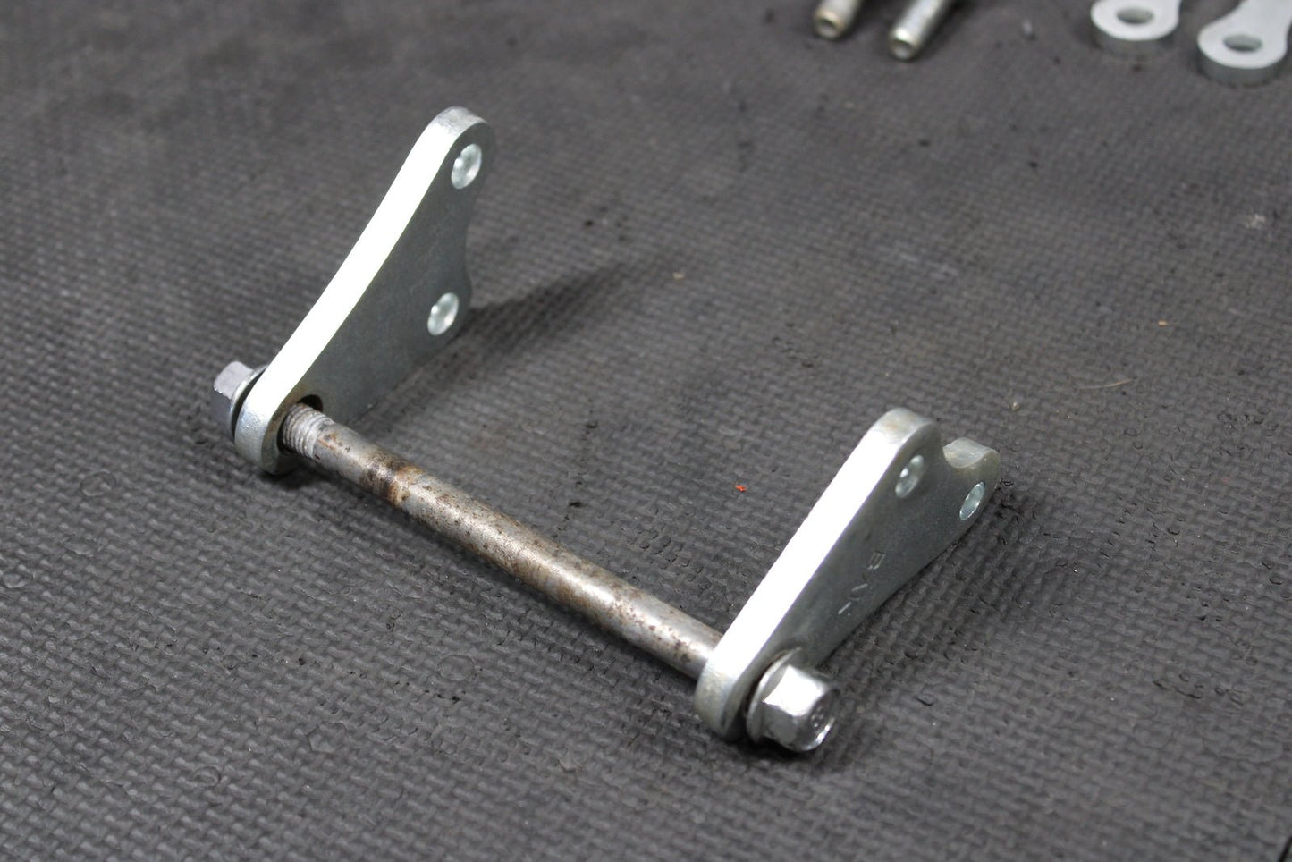 2022 YAMAHA YZ450FX OEM ENGINE MOTOR MOUNT STAY BRACKETS 90201 - 10045 - 00 - hggarage