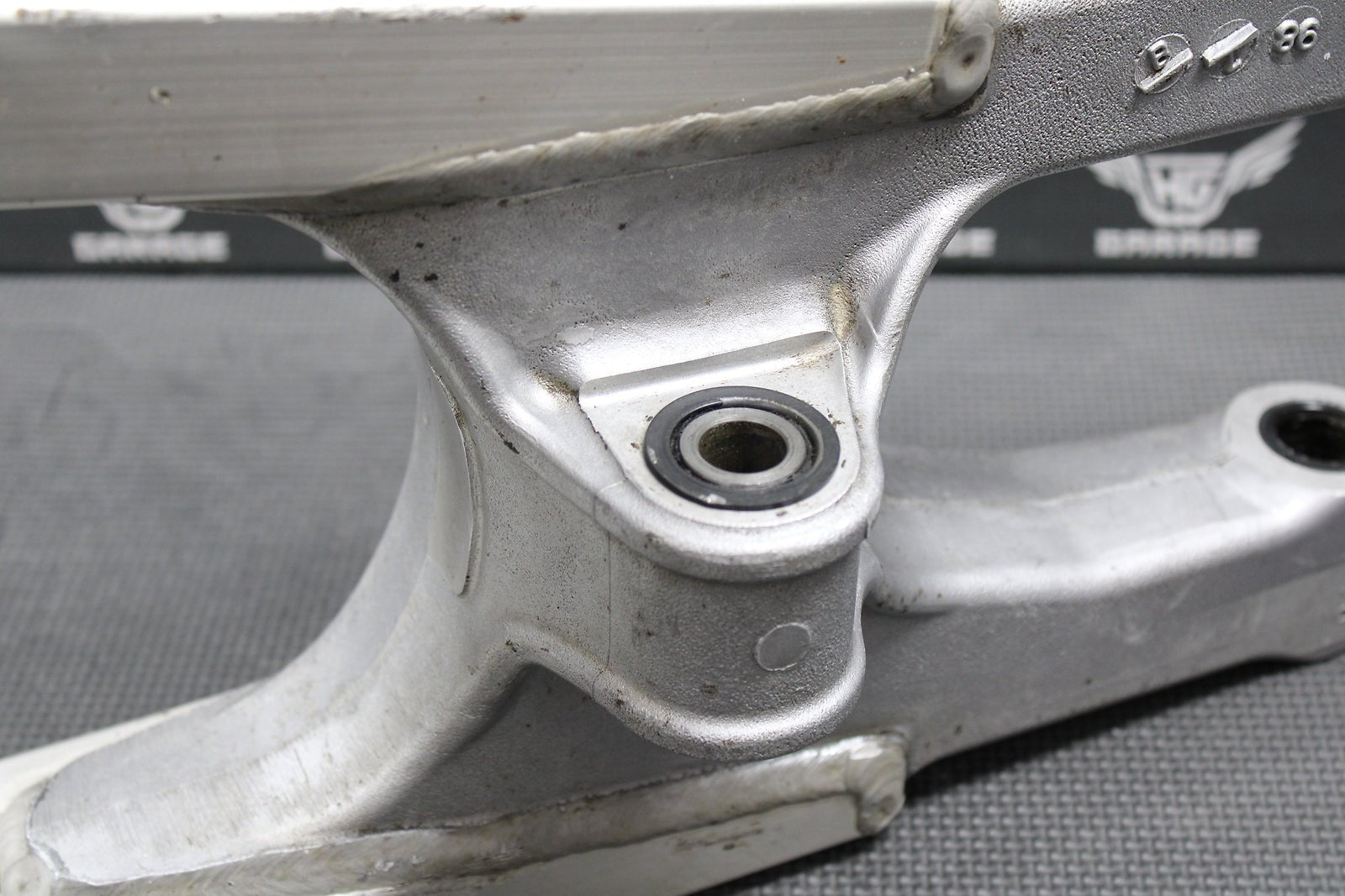 1999 SUZUKI RM125 RM250 OEM SWINGARM SWING ARM REAR SUSPENSION 61000 - 37E10 - hggarage