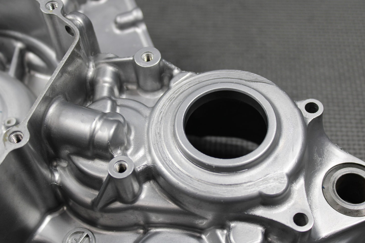 2003 HONDA CR250R OEM LEFT ENGINE CRANKCASE CRANK CASE BLOCK 04922 - KZ3 - L31 NICE! - hggarage
