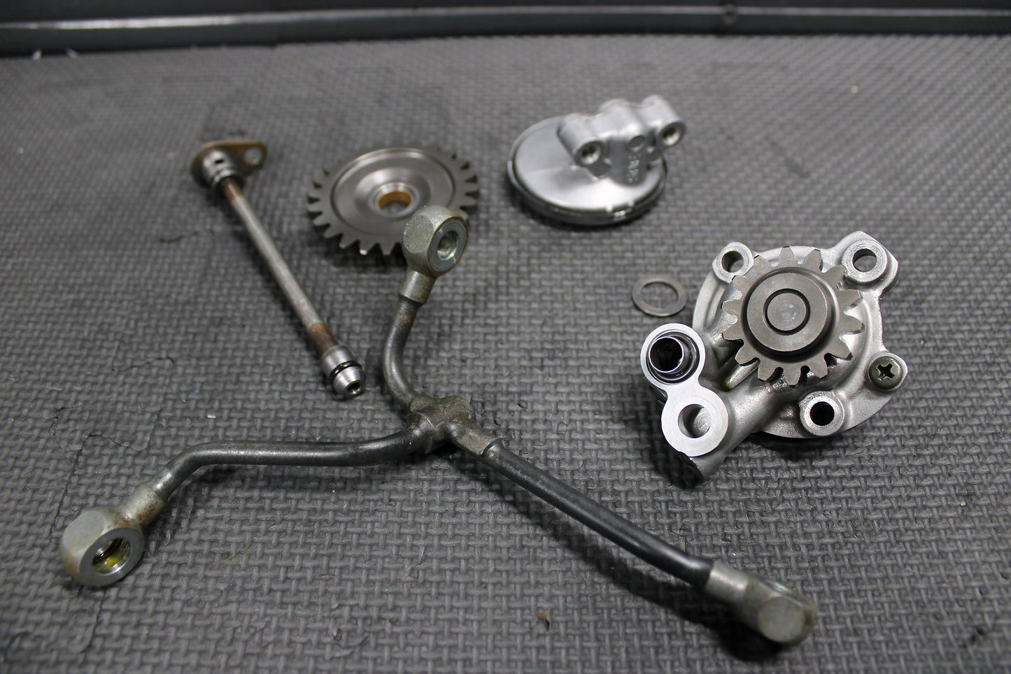 2002 Yamaha YZ400F YZ426F OEM Engine Motor Oil Pump Assembly Line Gear Strainer - hggarage