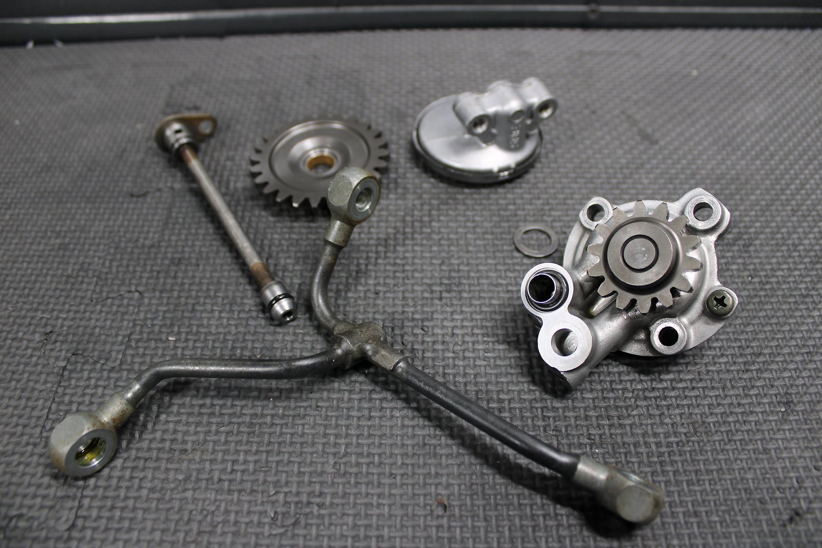 2002 Yamaha YZ400F YZ426F OEM Engine Motor Oil Pump Assembly Line Gear Strainer - hggarage