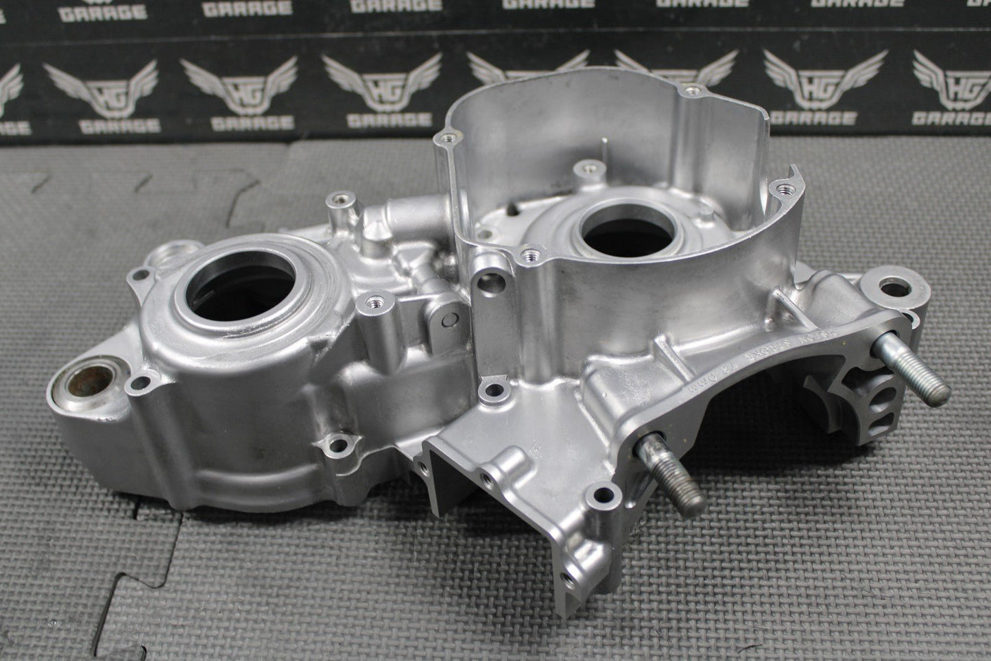 2003 HONDA CR250R OEM LEFT ENGINE CRANKCASE CRANK CASE BLOCK 04922 - KZ3 - L31 NICE! - hggarage