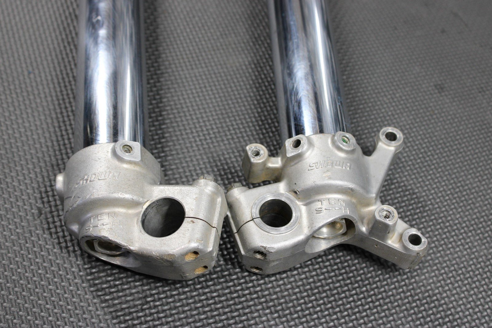 2007 HONDA CRF450R 05 - 07 OEM SHOWA RIGHT LEFT FRONT SUSPENSION FORKS SHOCKS - hggarage