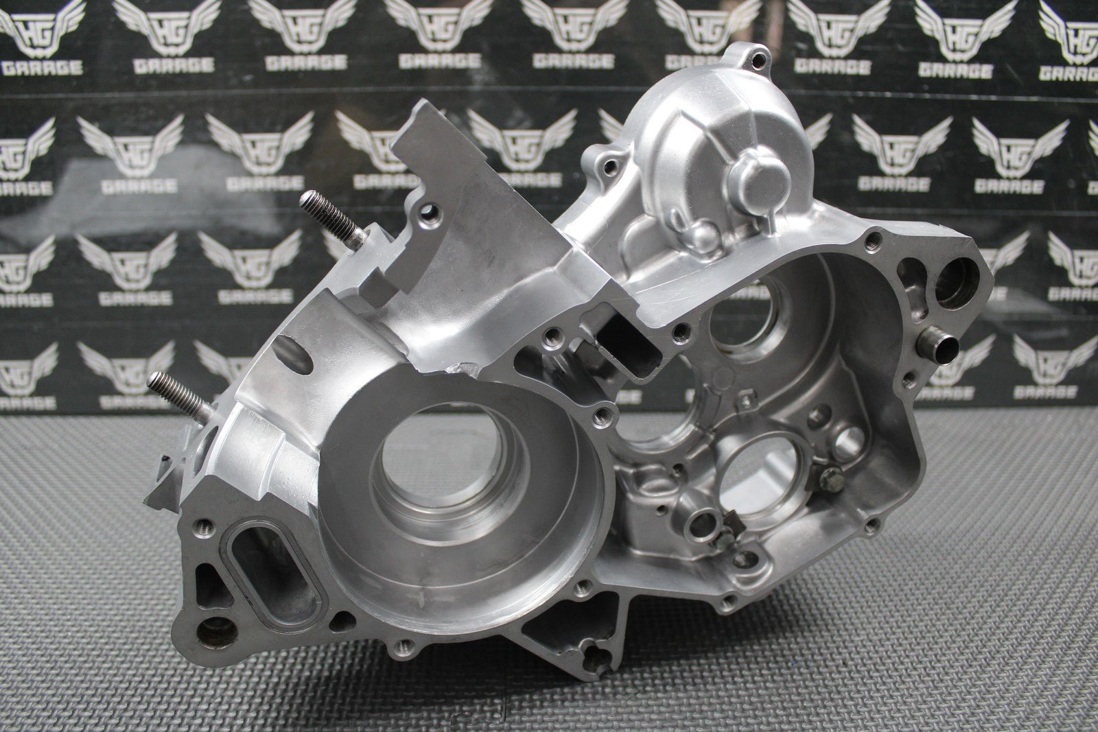 2005 05 - 07 HONDA CR125R OEM RIGHT ENGINE CRANKCASE CRANK CASE HALF 04921 - KSR - 730 - hggarage