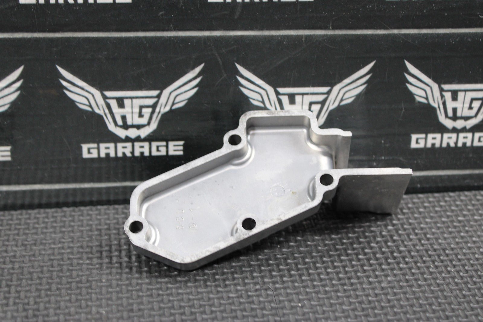 2001 YAMAHA YZ250 99 - 22 OEM ENGINE POWERVALVE EXHUAST VALVE LINKAGE COVER - hggarage