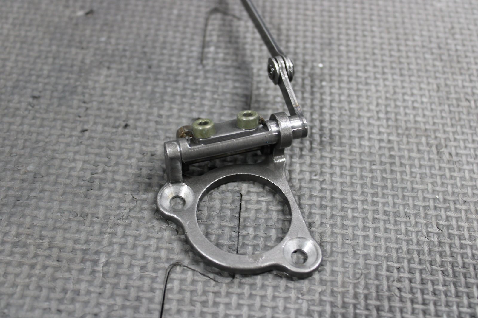 2004 Suzuki 01 - 06 RM250 OEM Engine Powervalve Exhuast Valve Linkage Governor - hggarage