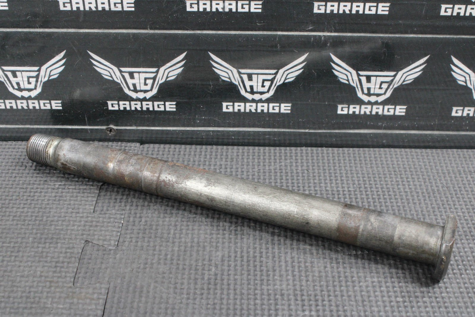 2002 YAMAHA YZ250 OEM REAR AXLE BACK WHEEL RIM PIVOT BOLT AXEL 5ET - 25381 - 00 - 00 - hggarage