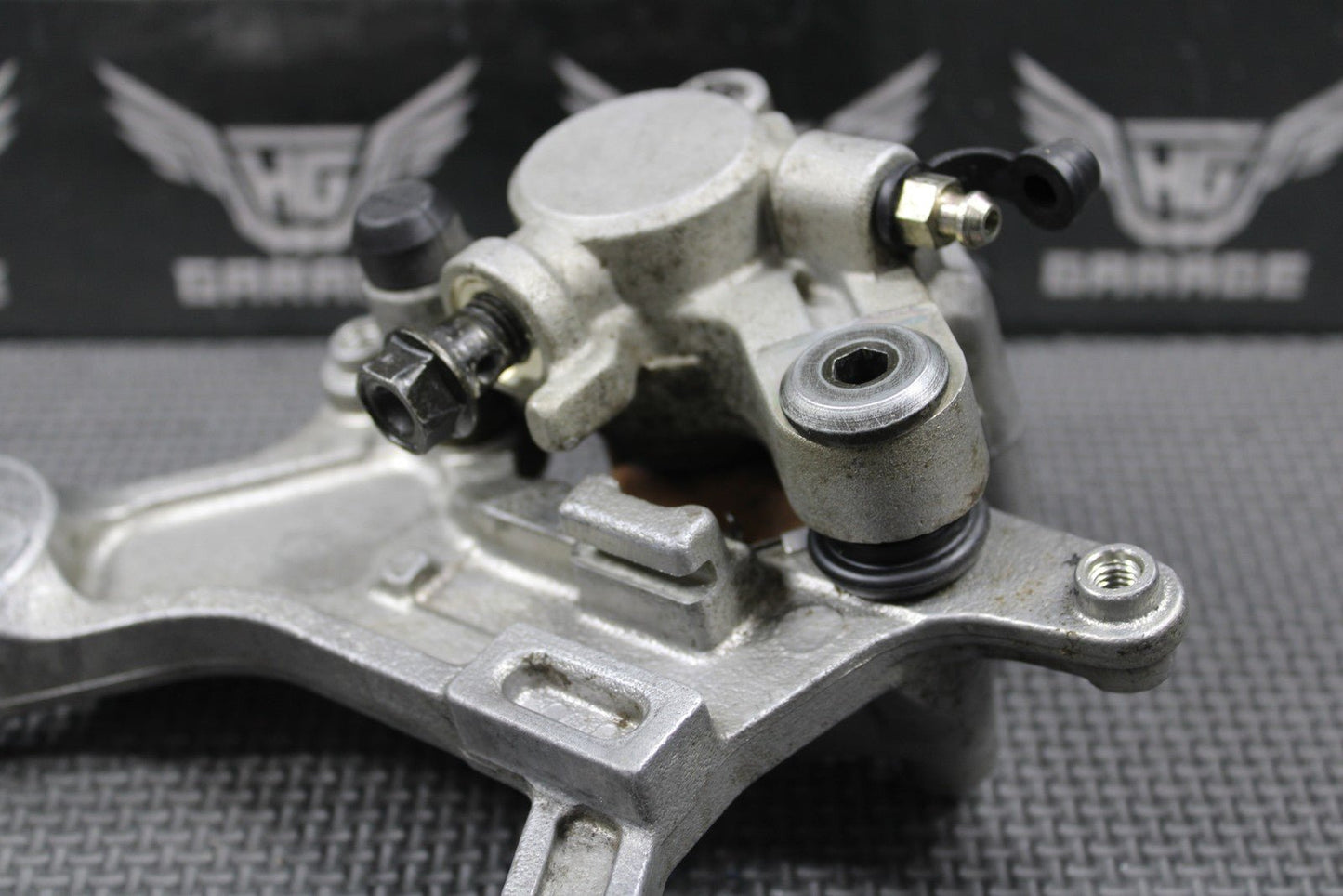 1997 HONDA 97 - 99 CR250R OEM NISSIN REAR BACK BRAKE CALIPER 43150 - KZ3 - B01 NICE! - hggarage