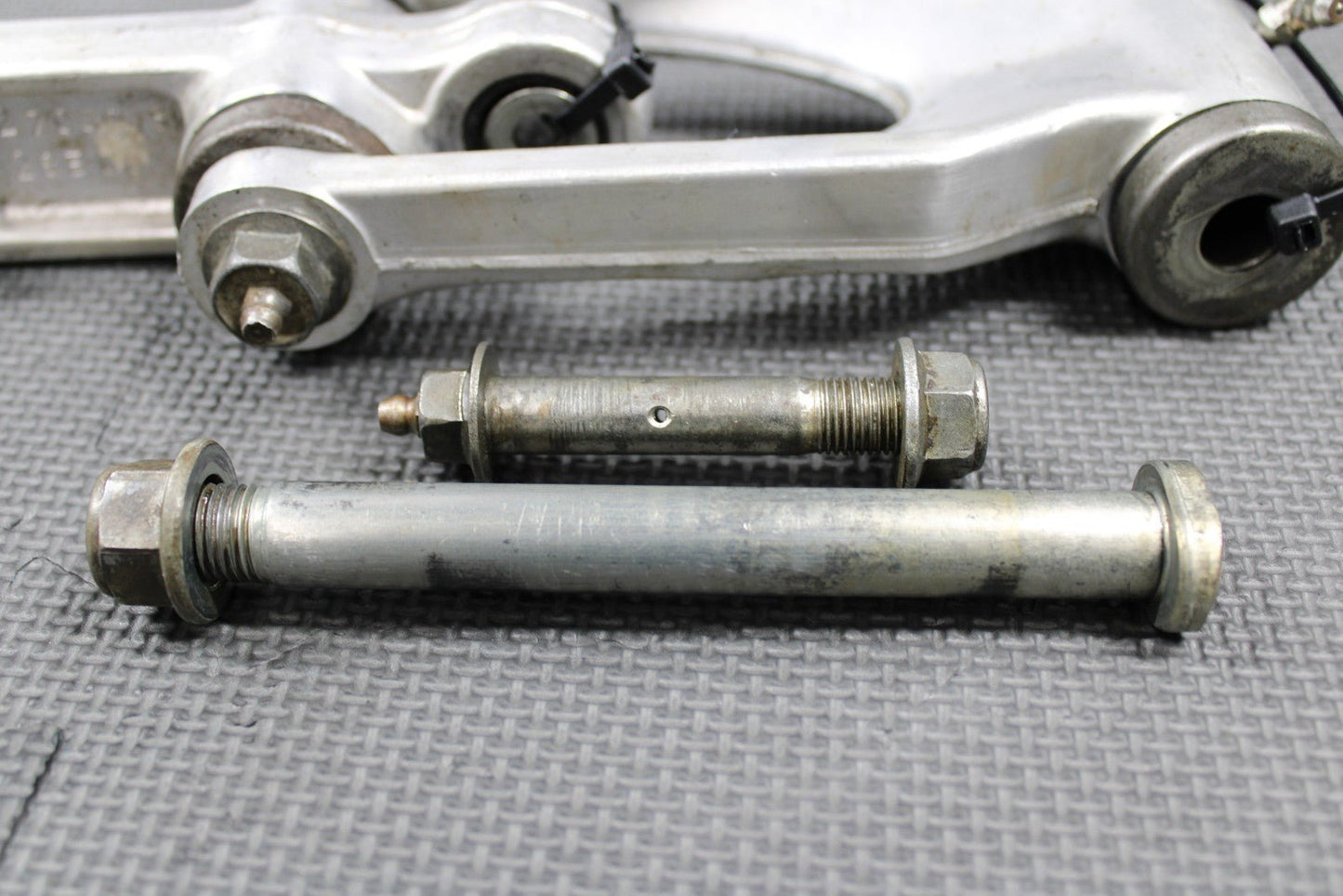 1995 89 - 98 SUZUKI RMX250 OEM REAR SHOCK LINKAGE CUSHION LEVER SET 62601 - 27811 - hggarage
