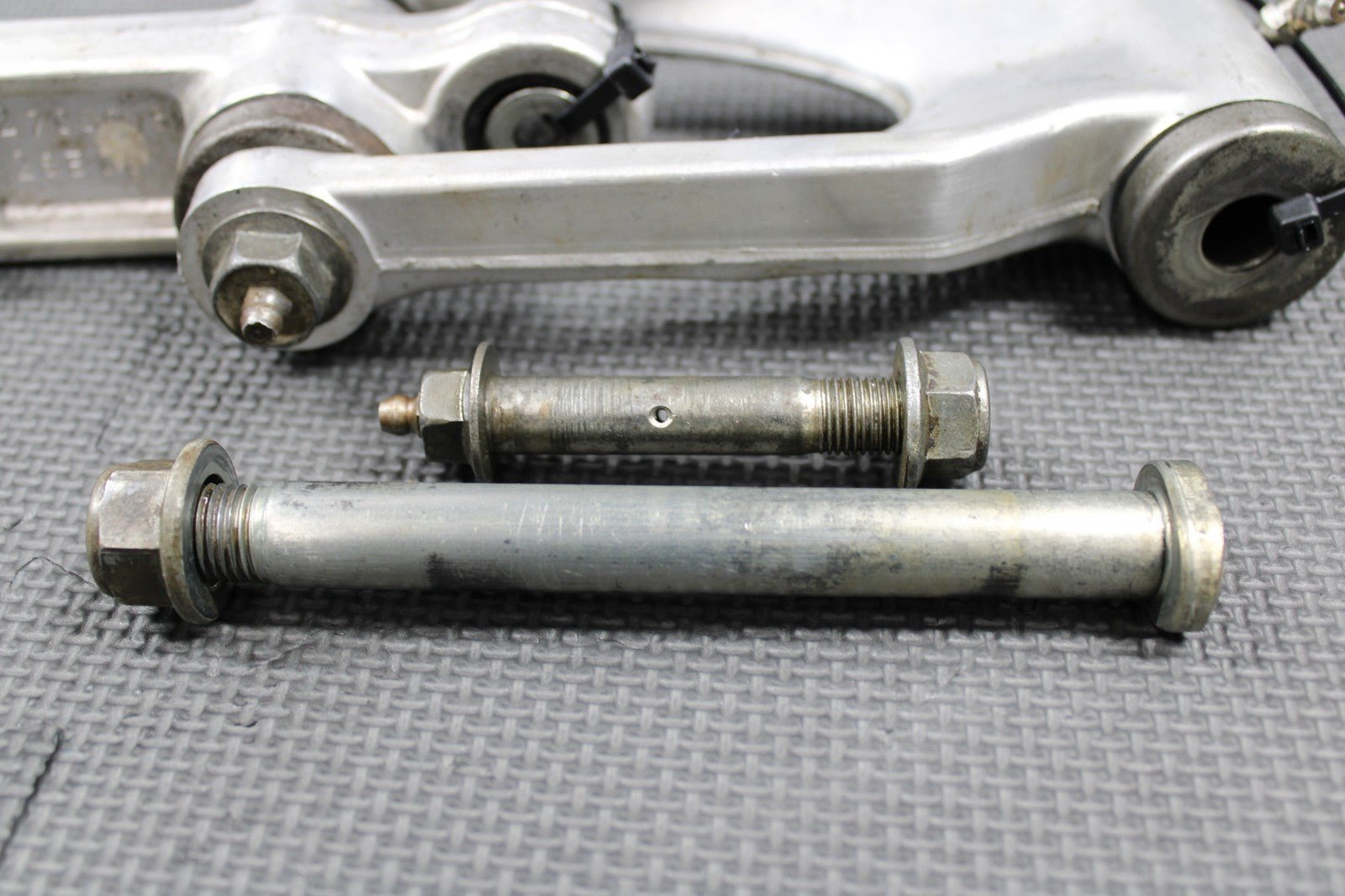 1995 89 - 98 SUZUKI RMX250 OEM REAR SHOCK LINKAGE CUSHION LEVER SET 62601 - 27811 - hggarage