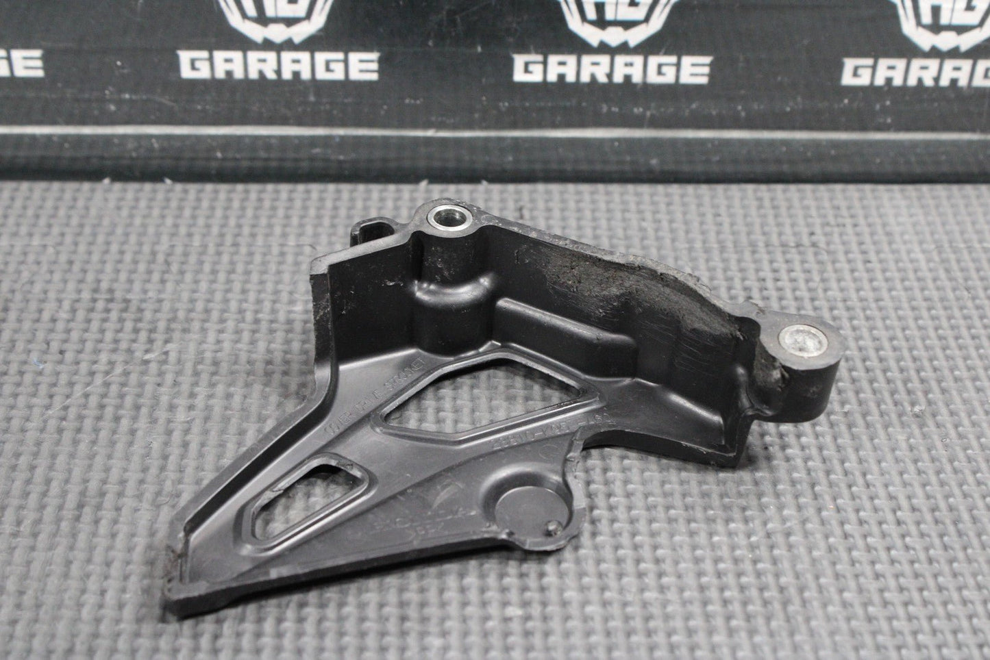 2023 Honda CRF250R OEM Motor Engine Front Sprocket Cover W Sprocket - hggarage