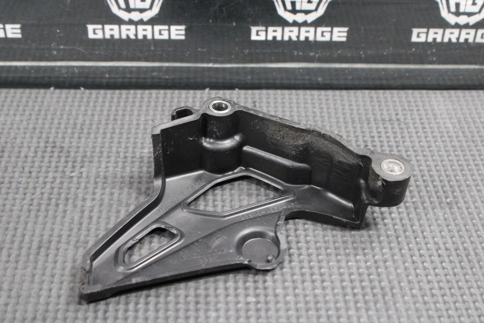 2023 Honda CRF250R OEM Motor Engine Front Sprocket Cover W Sprocket - hggarage