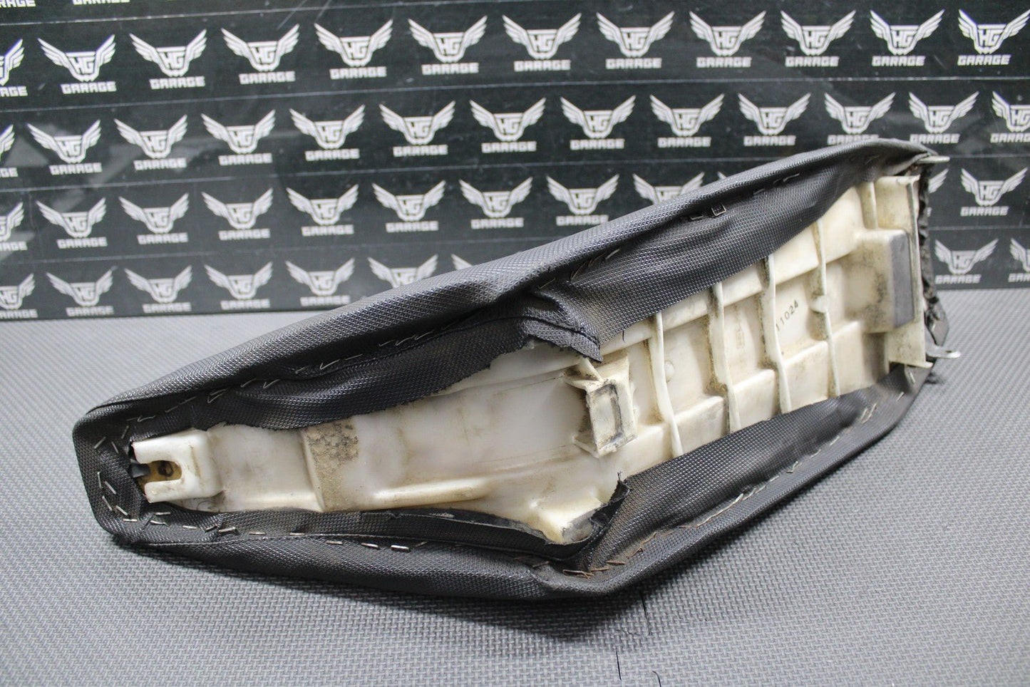 1999 SUZUKI RM250 OEM SEAT SADDLE FOAM PAN SHAVED LOW W/ CEET GRIPPER COVER - hggarage