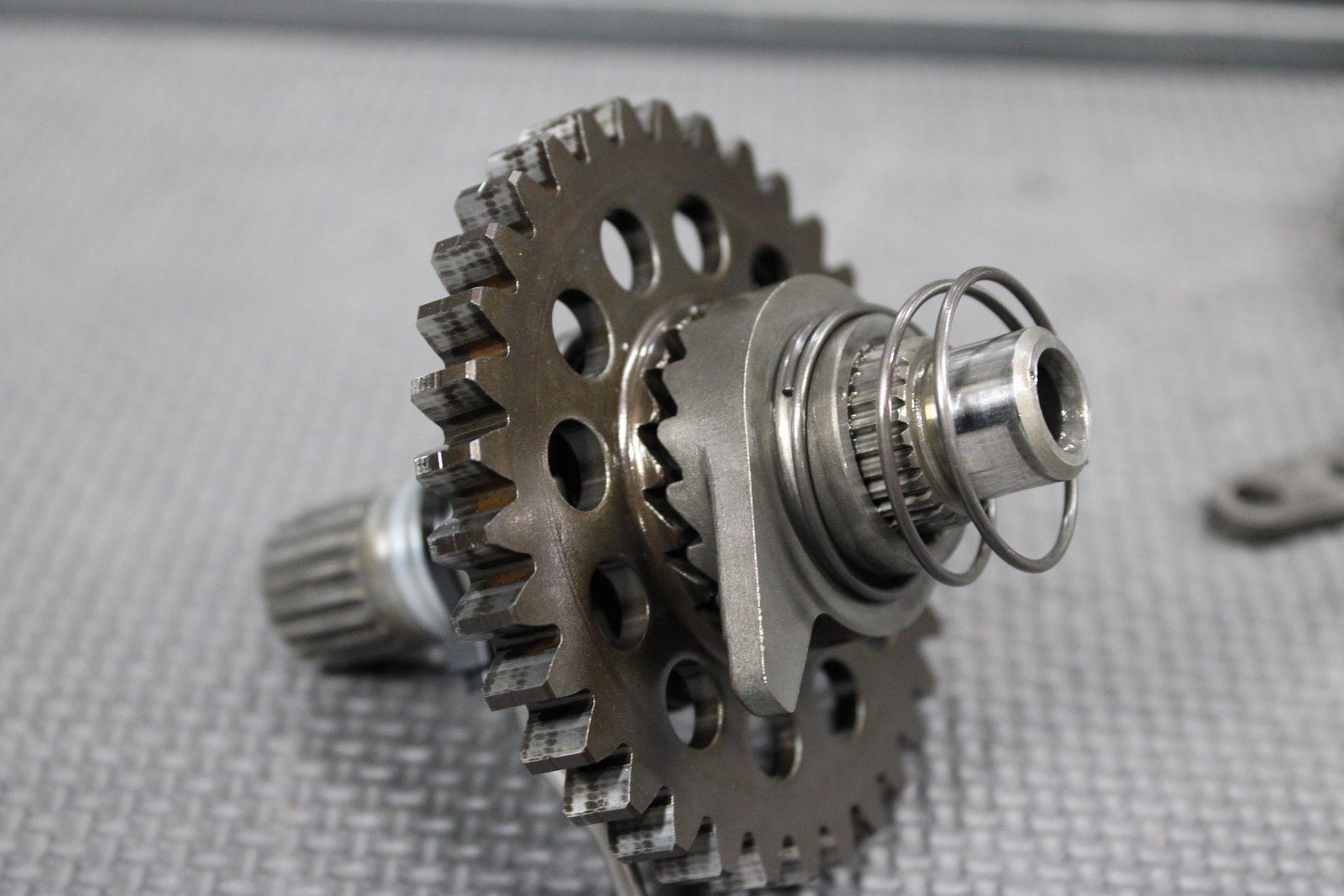 2007 04 - 08 HONDA CRF450R OEM KICKSTART KICK START SHAFT W IDLER GEAR ASSEMBLY - hggarage