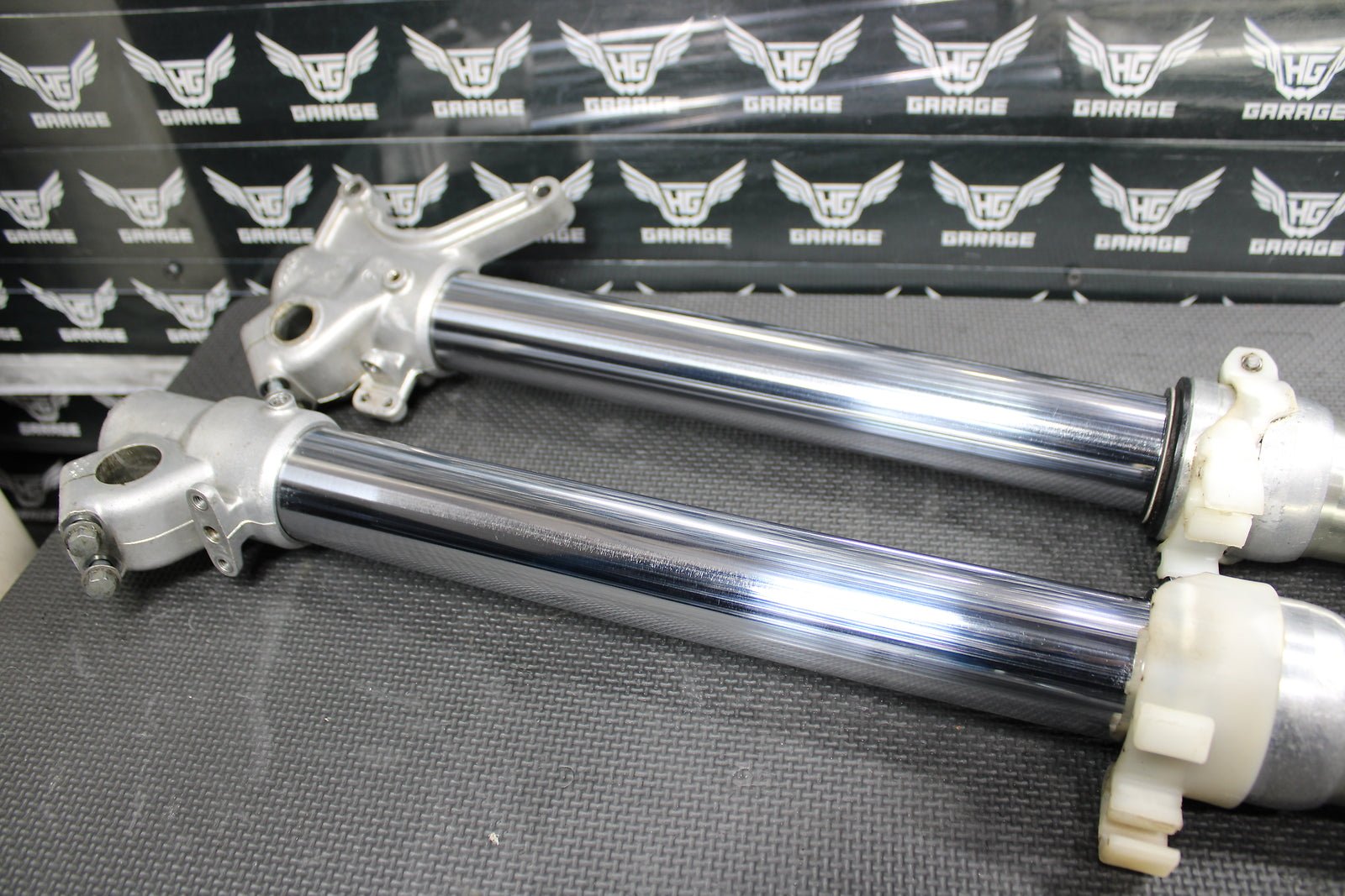 1998 YAMAHA YZ125 OEM RIGHT LEFT FRONT SUSPENSION FORKS SHOCKS 5DH - 23103 - 00 - 00 - hggarage