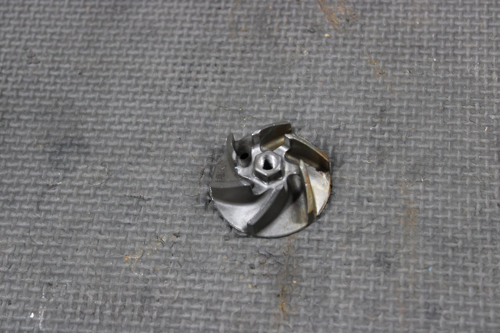 2002 HONDA CRF450R OEM ENGINE WATER PUMP HOUSING COVER 19221 - MEB - 670 - hggarage