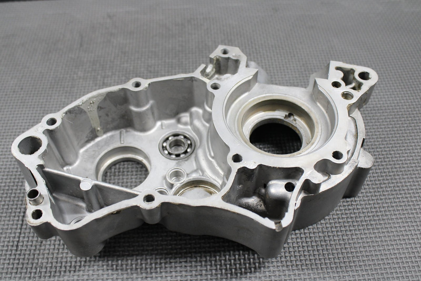 1999 KAWASAKI KX60 85 - 03 OEM LEFT ENGINE MOTOR CRANKCASE CRANK CASE 14001 - 1317 - hggarage