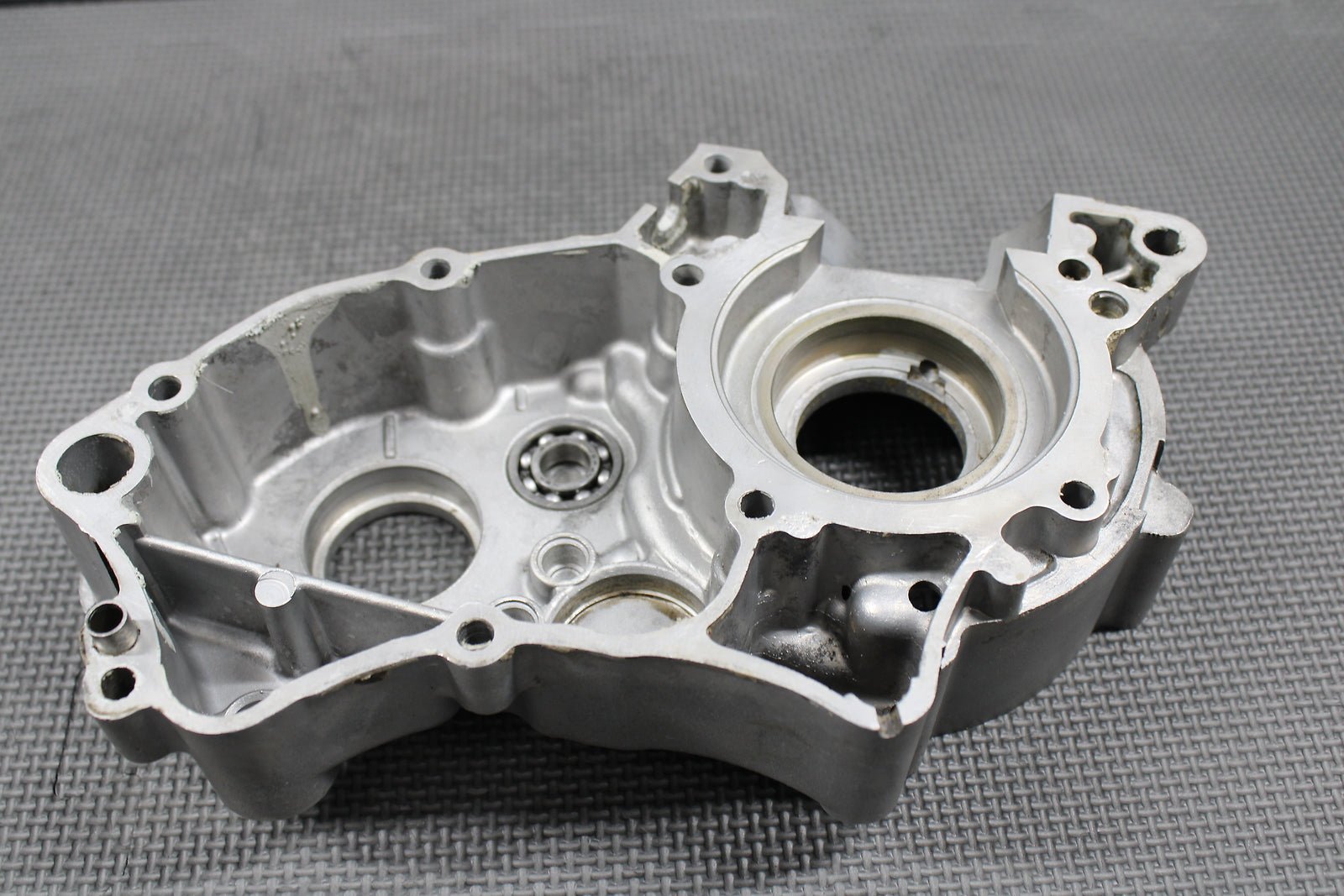 1999 KAWASAKI KX60 85 - 03 OEM LEFT ENGINE MOTOR CRANKCASE CRANK CASE 14001 - 1317 - hggarage
