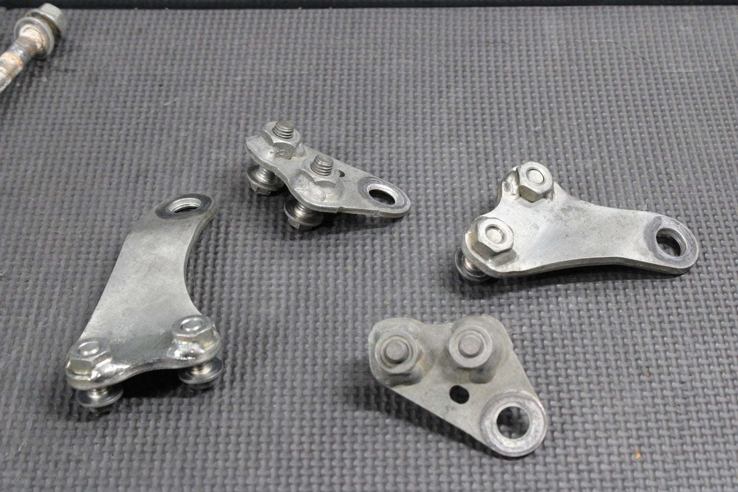 2023 HONDA CRF250R OEM ENGINE MOTOR MOUNT STAY BRACKETS HARDWARE BOLTS - hggarage