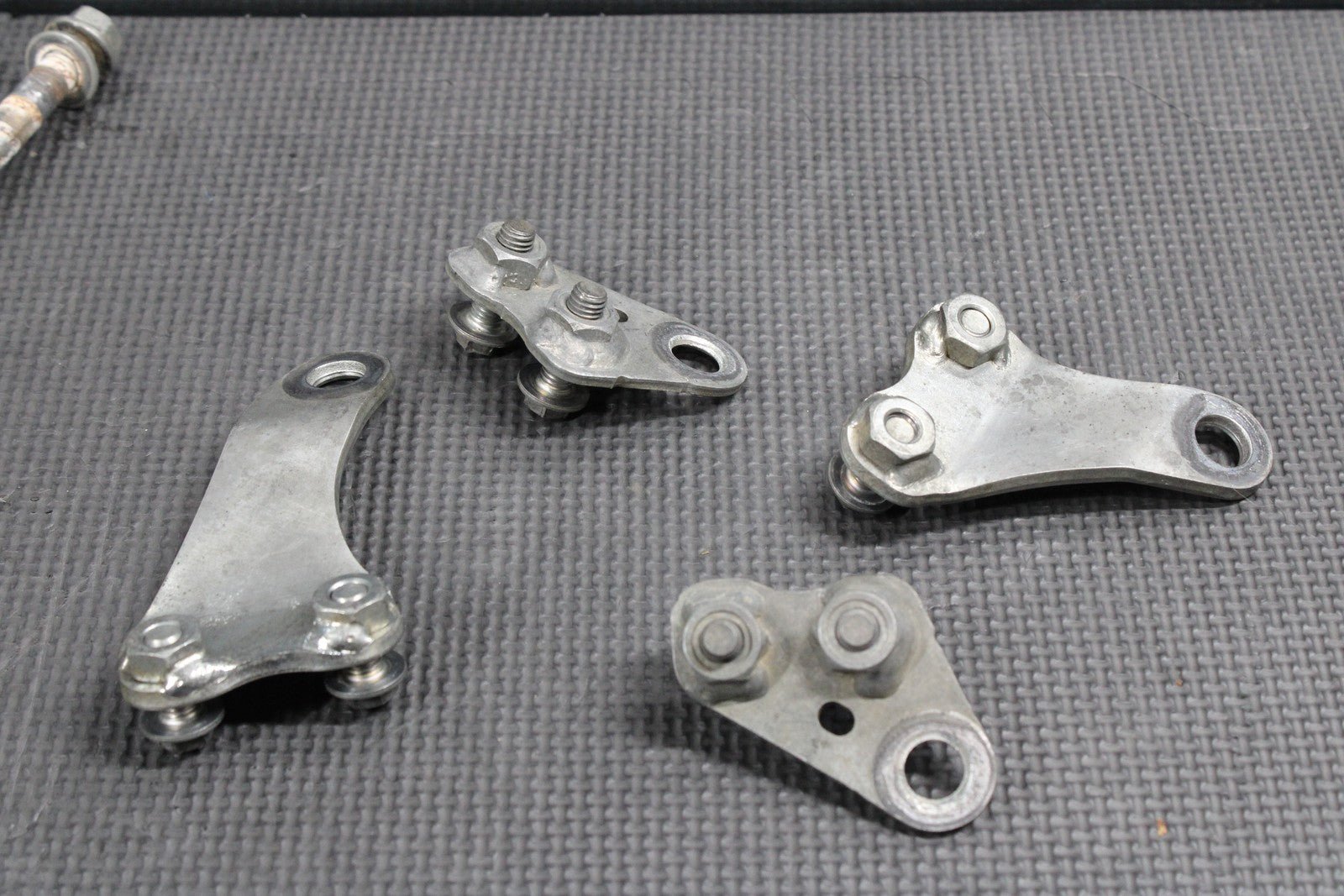 2023 HONDA CRF250R OEM ENGINE MOTOR MOUNT STAY BRACKETS HARDWARE BOLTS - hggarage