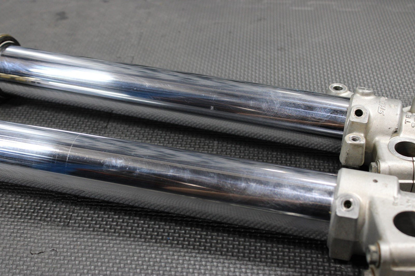 2007 HONDA CRF450R 05 - 07 OEM SHOWA RIGHT LEFT FRONT SUSPENSION FORKS SHOCKS - hggarage