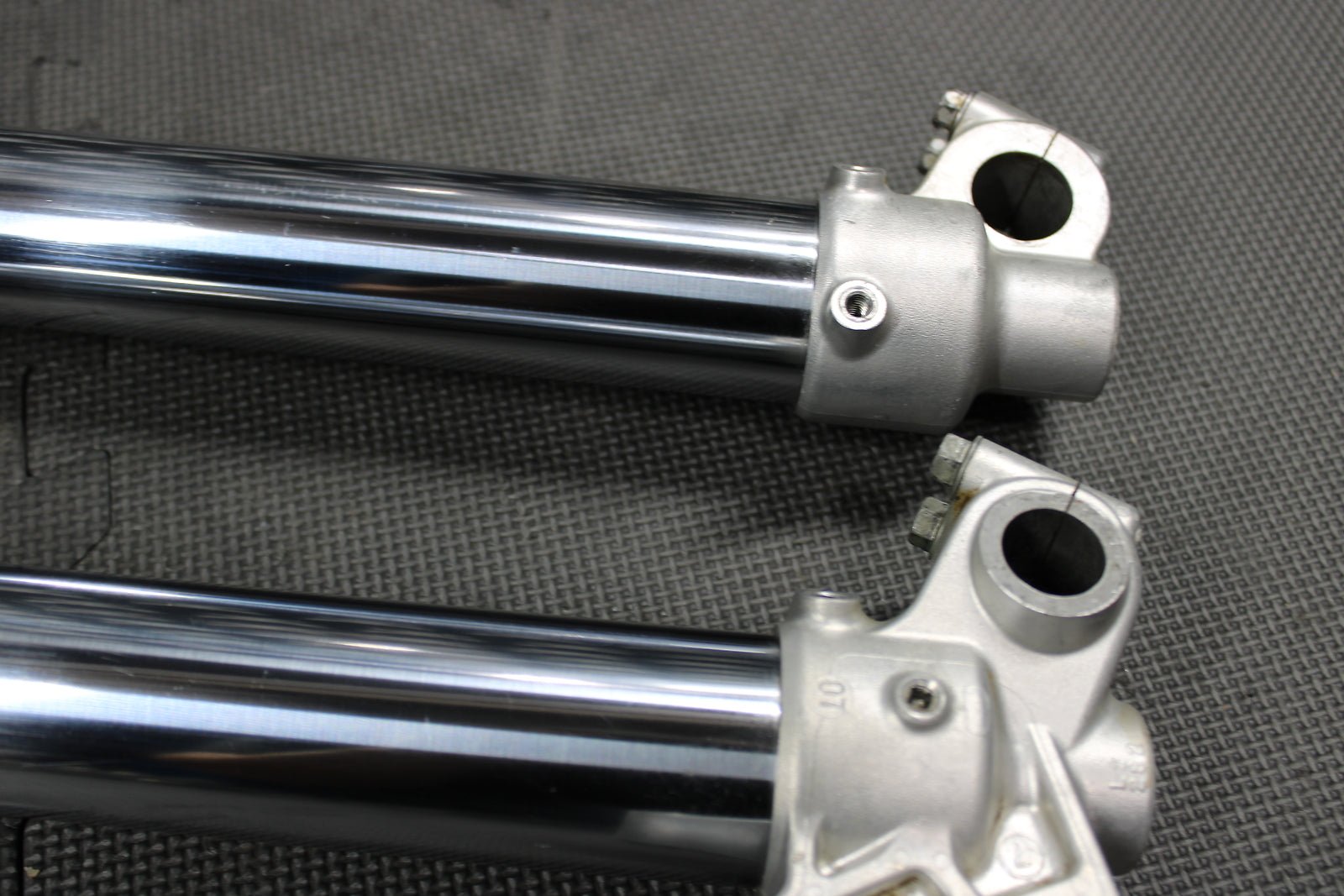 2008 Yamaha YZ450F OEM KYB Right Left Front Suspension Forks Shocks 2S2 - 23102 - A0 - hggarage