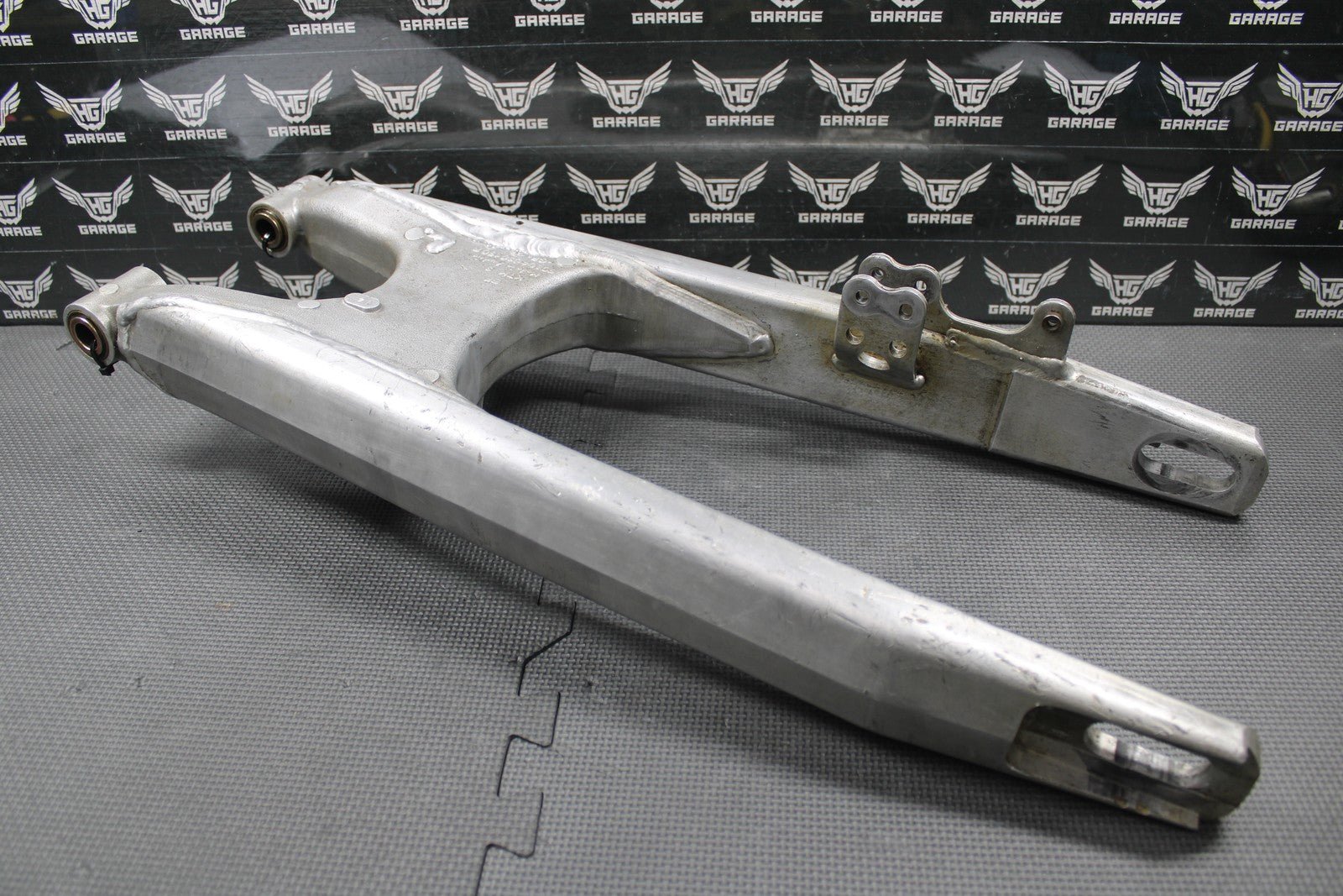 2004 04 - 05 KTM 125SX 125 SX OEM SWINGARM SWING ARM SUSPENSION 54804030044 - hggarage