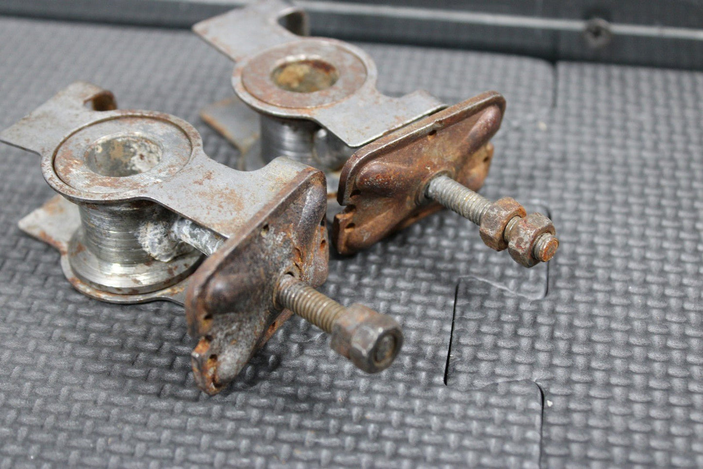 1991 87 - 95 HONDA CR80R OEM SWINGARM CHAIN TENSIONER ADJUSTMENT BRACKETS - hggarage