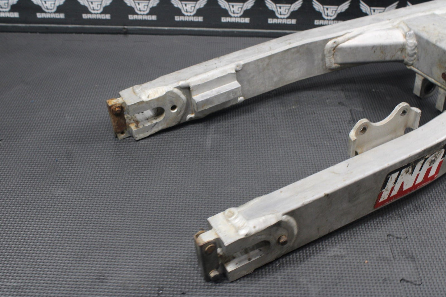 1986 KAWASAKI KDX200 OEM REAR SWINGARM SWING ARM SUSPENSION 33001 - 1259 - hggarage
