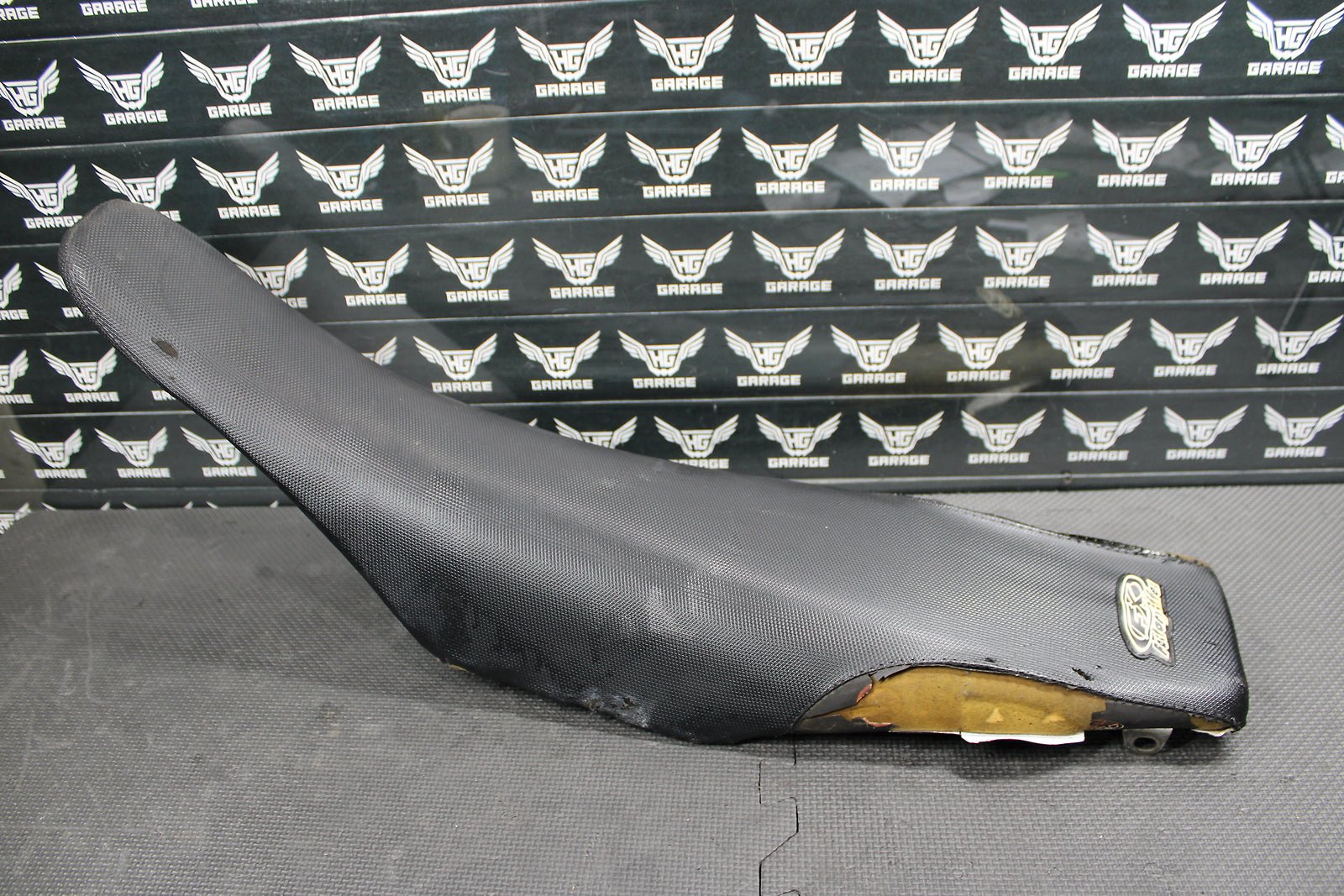 2002 Yamaha YZ426F OEM Seat Saddle Cover Pan Foam 5SF - 24710 - 00 - 00 - hggarage