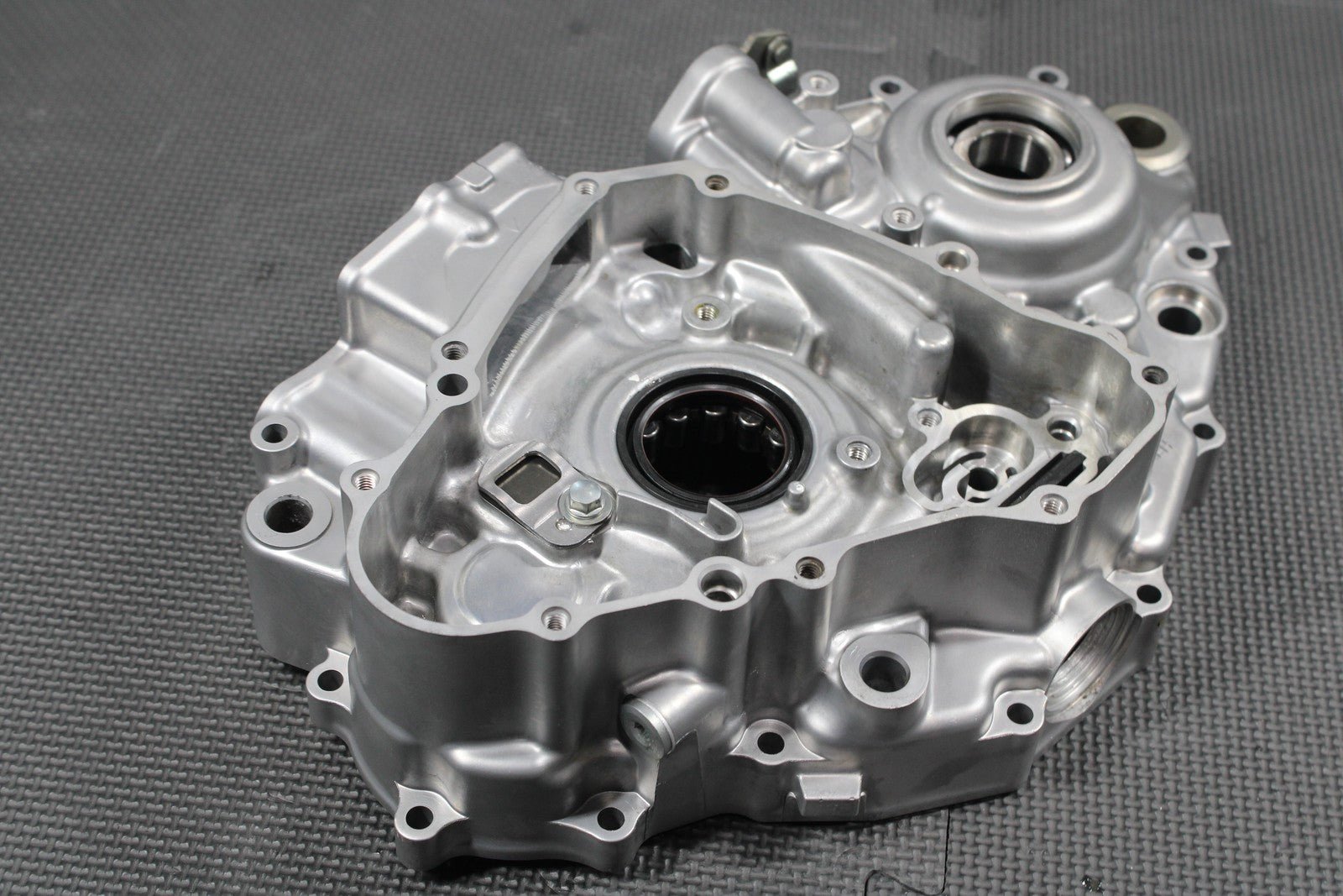 2019 HONDA 19 - 20 CRF450RX OEM LEFT ENGINE MOTOR CRANKCASE CRANK NEEDS REPAIR! - hggarage