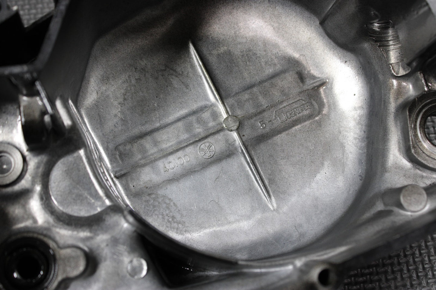 1997 YAMAHA RT100 OEM ENGINE MOTOR RIGHT SIDE CLUTCH COVER COVER401 - 15431 - 00 - 00 - hggarage
