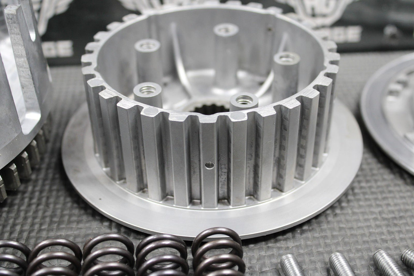 2010 09 - 13 YAMAHA YZ250F OEM CLUTCH W BASKET HUB PRESSURE PLATE 5XC - 16150 - 10 - 00 - hggarage