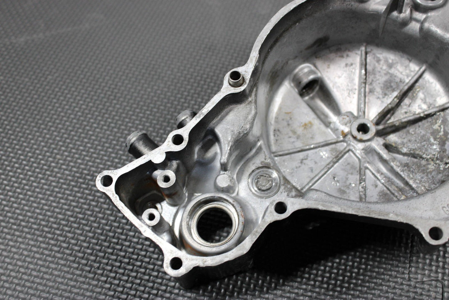 1991 86 - 95 HONDA CR80R OEM ENGINE MOTOR SIDE CLUTCH COVER 11330 - GS2 - 405 - hggarage