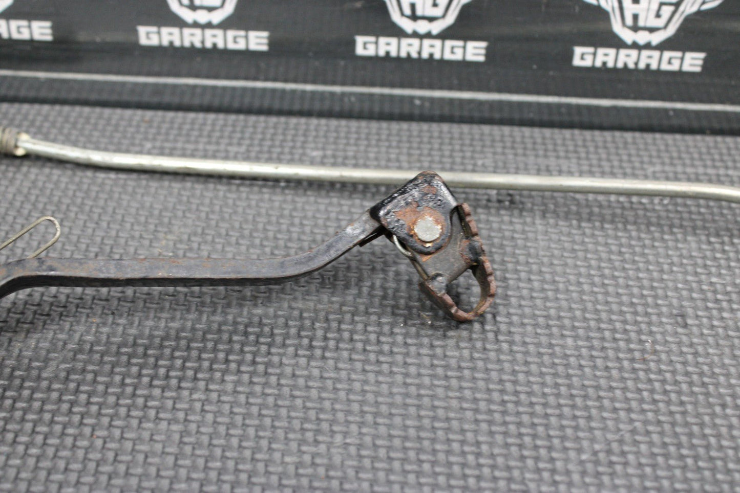2005 SUZUKI DR200SE OEM RIGHT REARSET BRAKE FOOT PEDAL BRAKE ROD ARM 43120 - 44A12 - hggarage