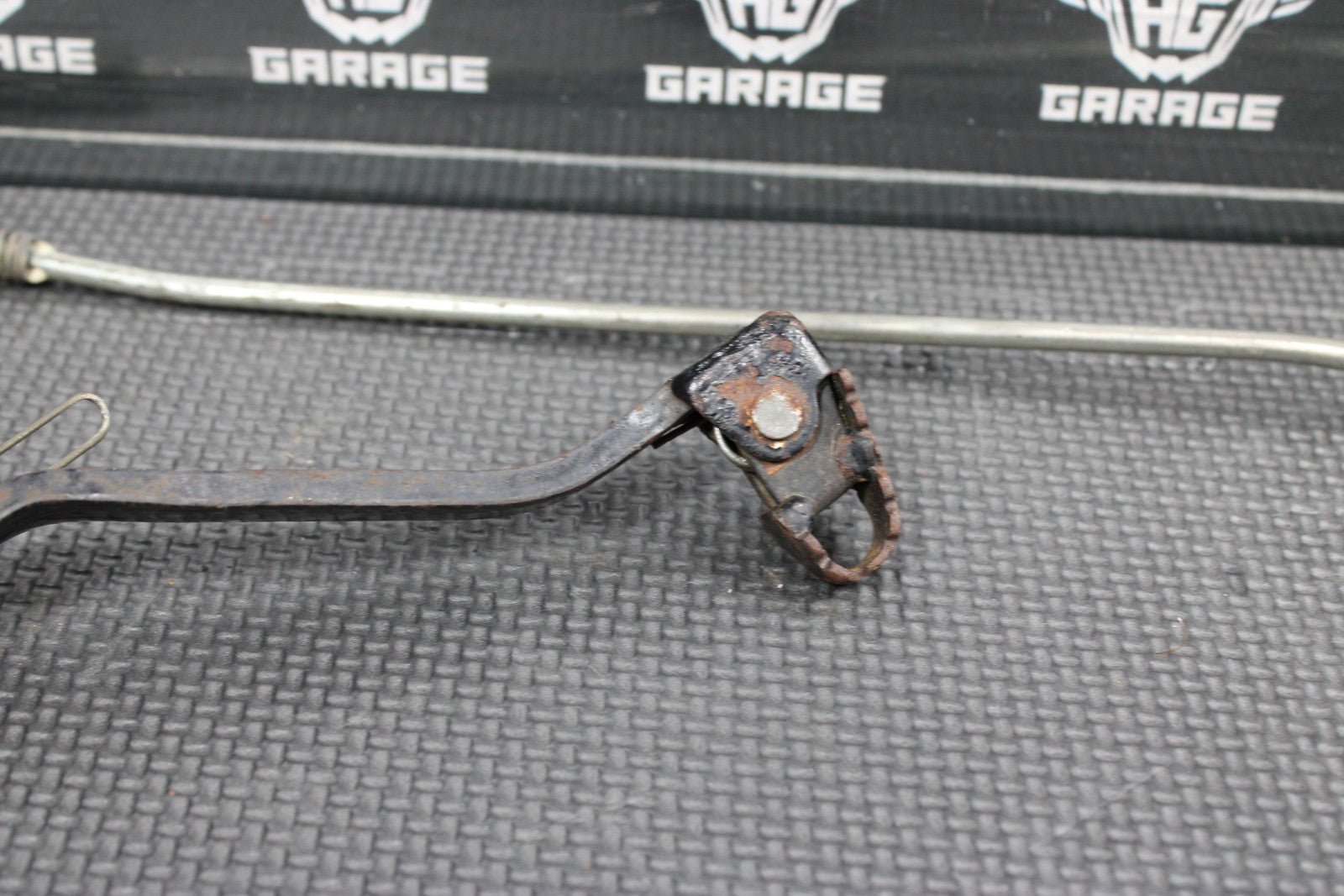 2005 SUZUKI DR200SE OEM RIGHT REARSET BRAKE FOOT PEDAL BRAKE ROD ARM 43120 - 44A12 - hggarage