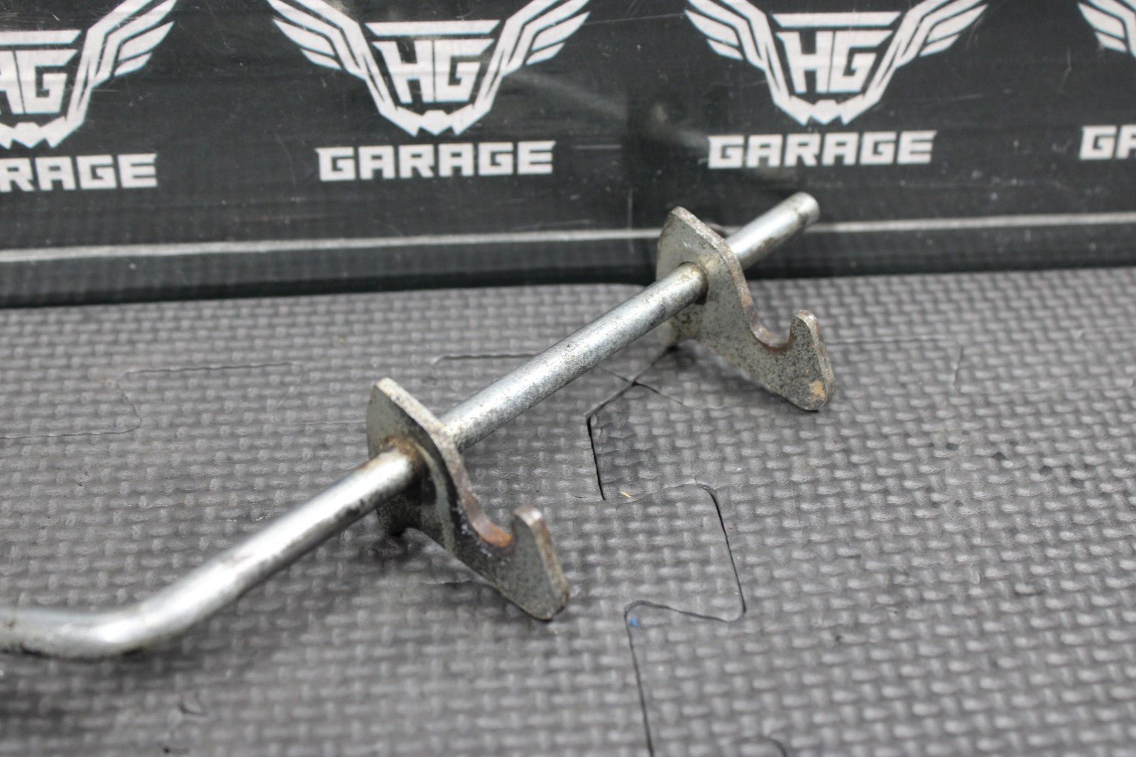 1997 YAMAHA 92 - 00 RT100 OEM SEAT SADDLE LATCH BRACKETLEVER 3UL - 24775 - 00 - 00 - hggarage