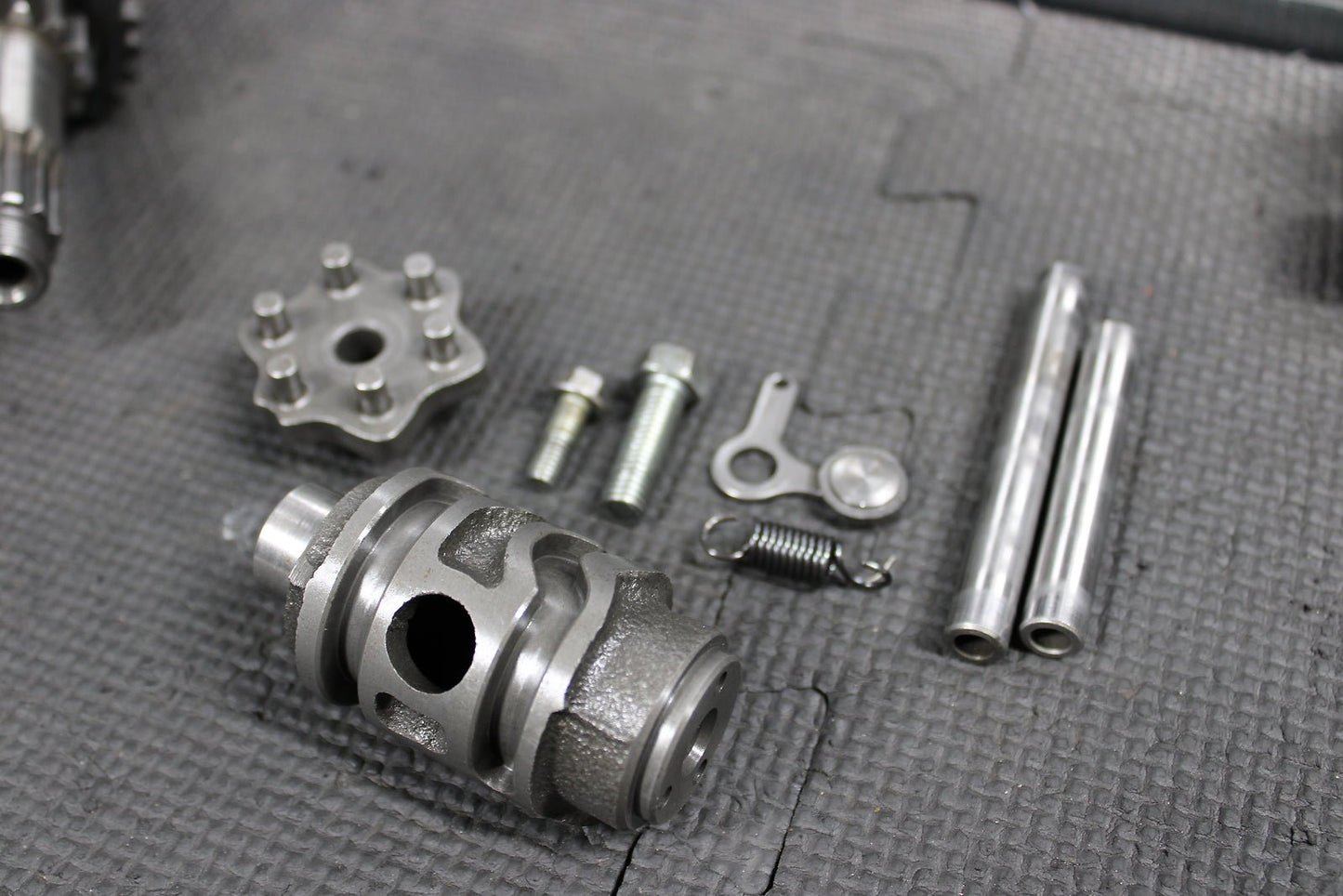 2005 KAWASAKI KX100 KX80 KX85 OEM ENGINE TRANSMISSION TRANNY ASSEMBLY GEARS - hggarage