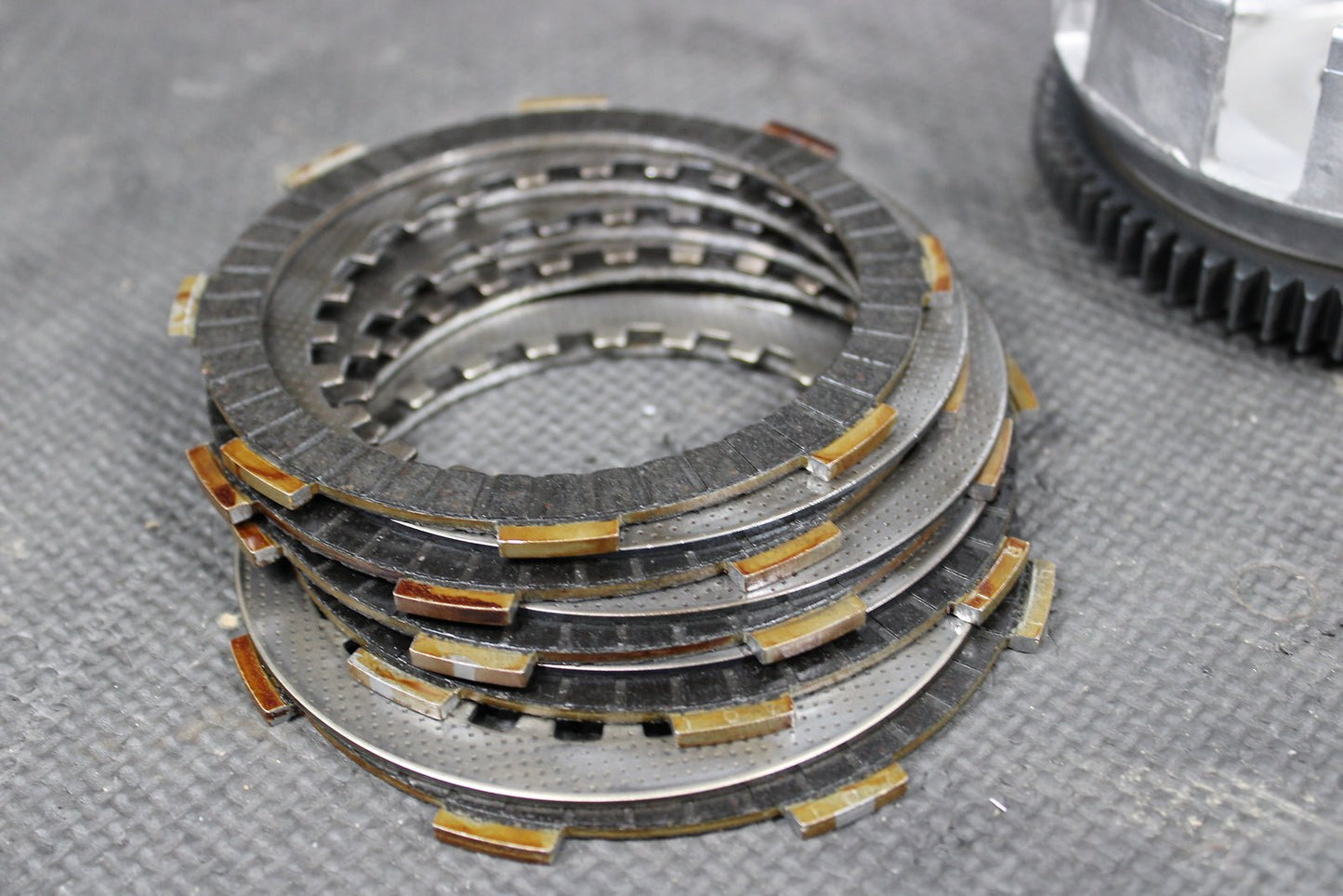 1997 Honda XR200R OEM Complete Clutch W Plates Basket Hub 22100 - 437 - 020 22121 - Kc - hggarage