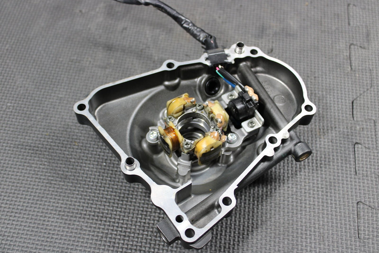 2008 YAMAHA YZ450F STATOR MAGNETO ROTOR FLYWHEEL 2S2 - 85550 - 00 - 00 - hggarage