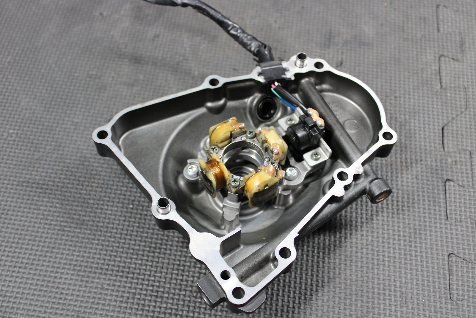 2008 YAMAHA YZ450F STATOR MAGNETO ROTOR FLYWHEEL 2S2 - 85550 - 00 - 00 - hggarage