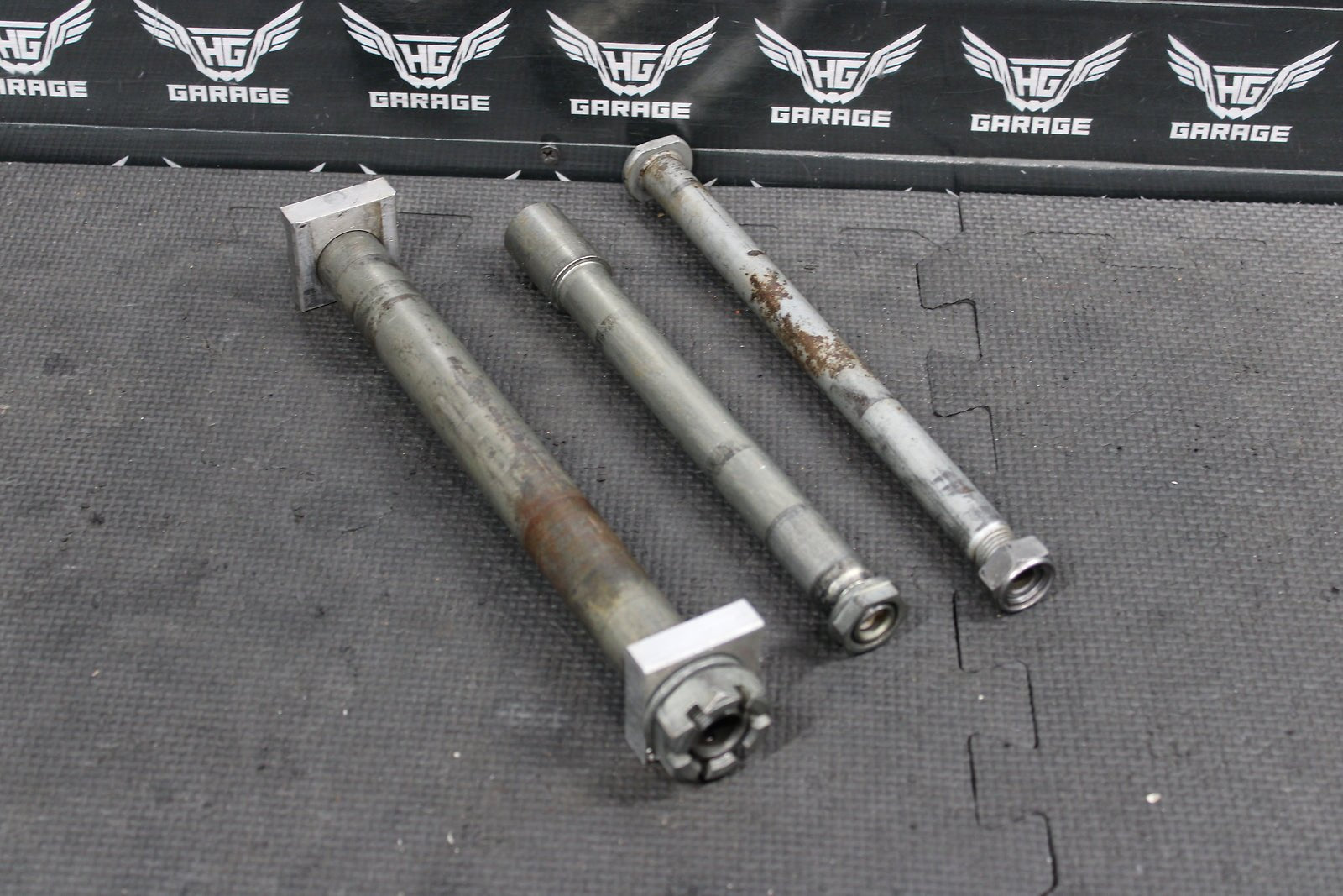 2011 KAWASAKI KX250F OEM FRONT REAR AXLE BACK WHEEL RIM SWINGARM PIVOT BOLT AXLE - hggarage