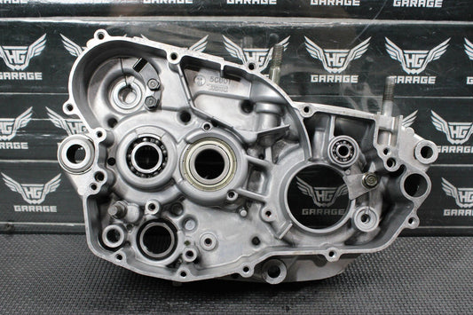 2001 99 - 01 YAMAHA YZ250 OEM RIGHT MOTOR CRANKCASE CRANK CASES BLOCK READ DESC! - hggarage